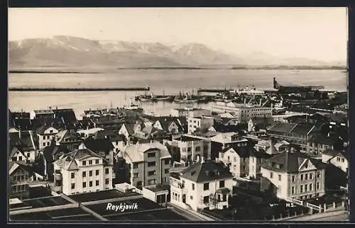 AK Reykjavik, Blick zum Ufer mit Hafen