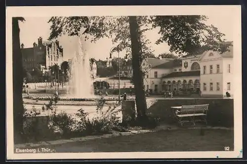 AK Eisenberg i. Thür., Platz mit Springbrunnen