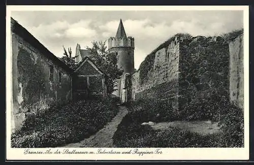 AK Gransee, An der Stadtmauer mit Pulverturm und Ruppiner Tor