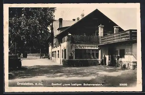 AK Dreistetten, Gasthof zum lustigen Scherrerwirt, Fahrrad und Granaten vor dem Eingang