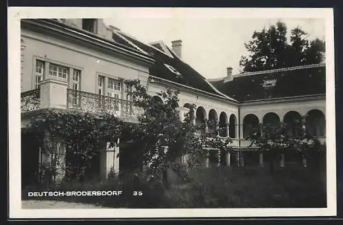 AK Deutsch-Brodersdorf, Partie im Schlossgarten