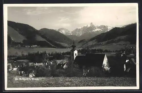 AK St. Gallen /Stmk., Ortspanorama mit Kirche und Bergblick