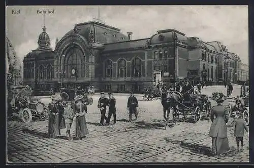 AK Kiel, Pferdekutschen vor dem Bahnhof