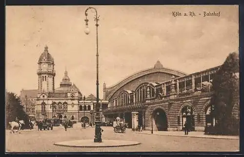 AK Köln a. Rh., Platz vor dem Bahnhof