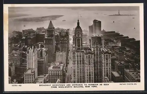 AK New York, NY, Broadway downtown and entrance to harbour as seen from Woolworth building