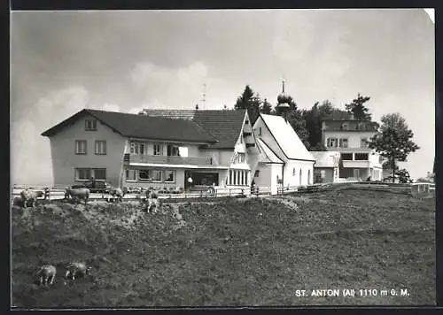 AK St. Anton, Ortsansicht mit kleiner Kirche