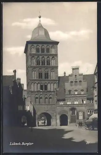 AK Lübeck, Burgtor mit Strassenpartie