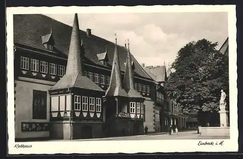 AK Einbeck i. H., Rathaus mit Brunnen