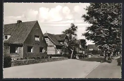 AK Kropp /Schleswig, Bahnhofstrasse mit Bäumen