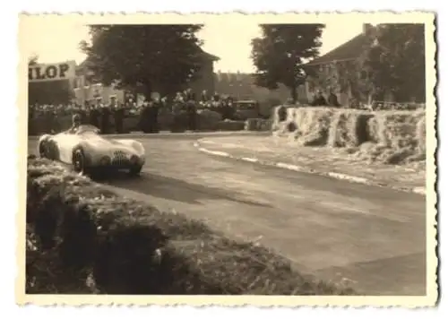 Fotografie Simca Gordini L4 Rennwagen auf einer Rennpiste