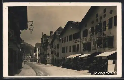 Foto-AK D. Matrei, Gasthof Krone mit Strasse