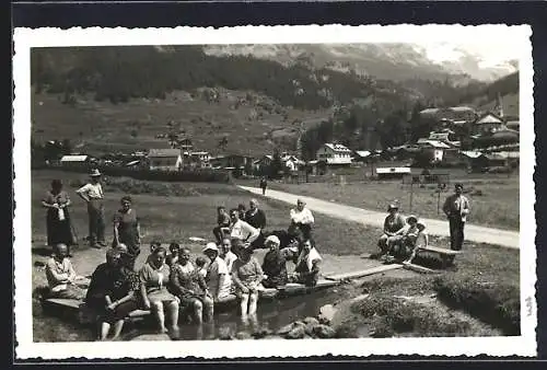 AK Leukerbad, Badegäste am Fussbad