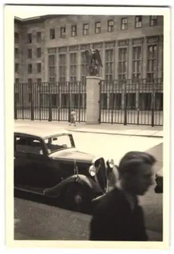 Fotografie Ansicht Berlin, Auto Fiat Balilla vor dem Reichsluftfahrtministerium