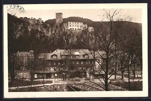 AK Baden, Hotel Sacher mit Ruine Rauhenstein im Helenental