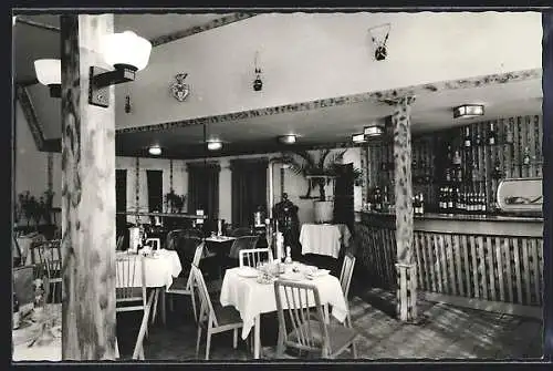 AK Budapest, Restaurant Hüvösvölgy, Innenansicht, Vöröshadsereg Strasse 207