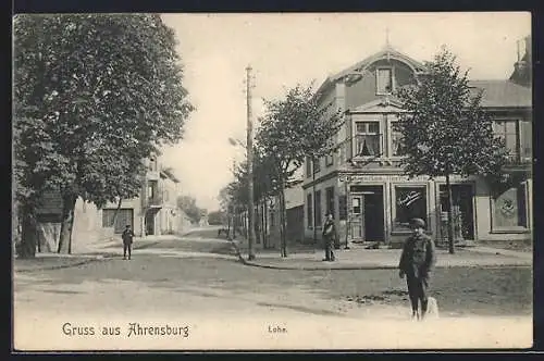 AK Ahrensburg / Holstein, Strasse an der Lohe mit Tabakwarenladen