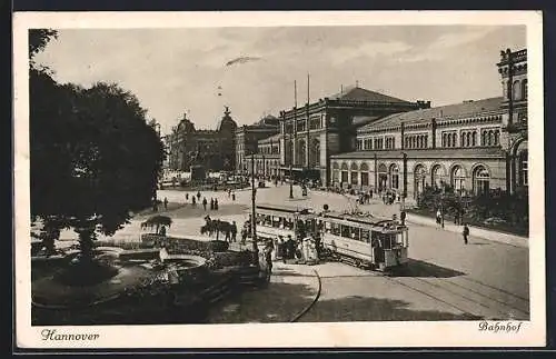 AK Hannover, Strassenbahn vor dem Bahnhof