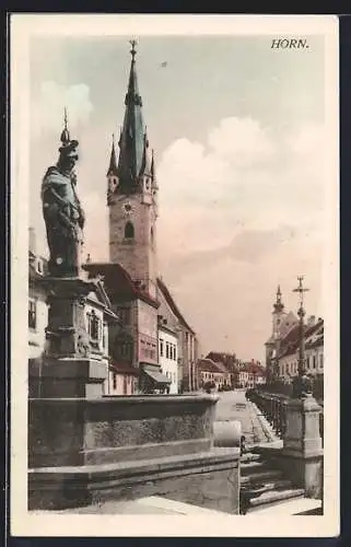 AK Horn, Strassenpartie im Ort, im Vordergrund ein Brunnen