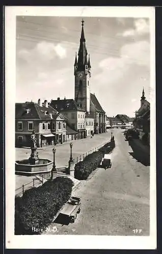 AK Horn, Strassenansicht mit Brunnen und Turm