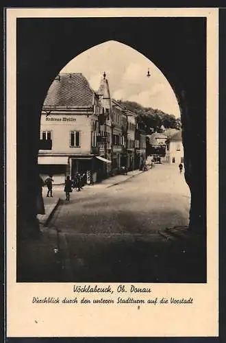 AK Vöcklabruck, Durchblick durch den unteren Stadtturm auf die Vorstadt