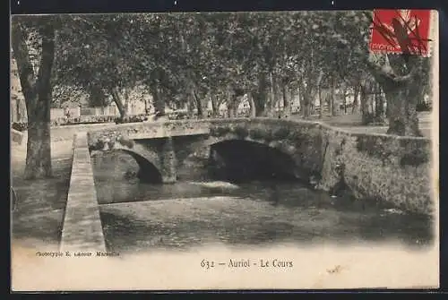 AK Auriol, Le Cours et le pont ombragé par les arbres