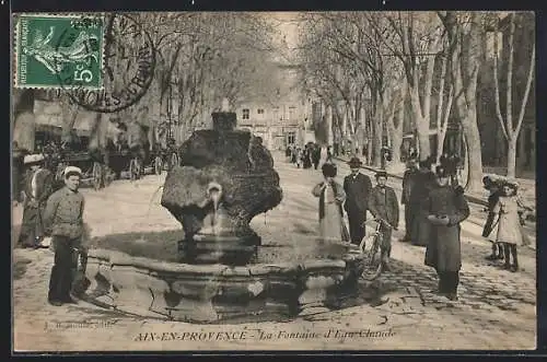 AK Aix-en-Provence, La Fontaine d`Eau Chaude et passants sur le cours animé