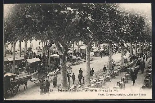 AK Arles, Promenade des Lices lors de la foire du 20 mai