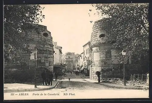 AK Arles, Porte de la Cavalerie