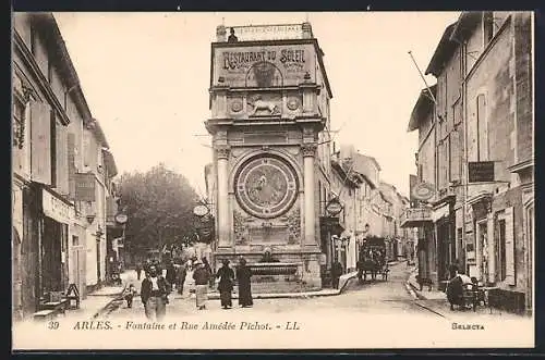 AK Arles, Fontaine et Rue Amédée Pichot