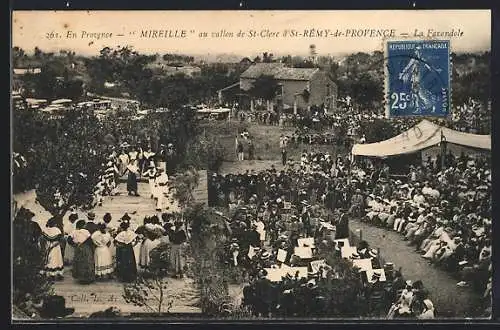 AK St-Rémy-de-Provence, Mireille au vallon de St-Clerc, La Farandole