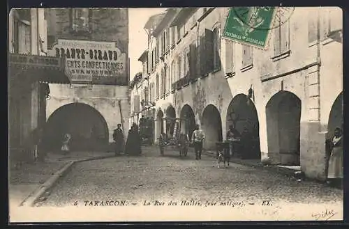 AK Tarascon, La Rue des Halles, vue antique