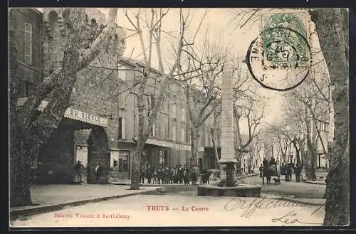 AK Trets, Le Centre avec fontaine et avenue bordée d`arbres