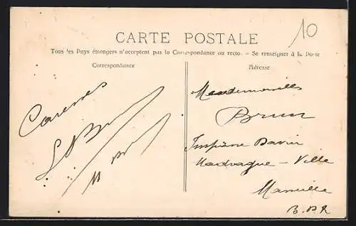 AK St-Savournin, Vue de l`église et de la place animée