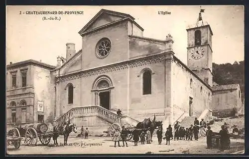 AK Chateaurenard-de-Provence, L`église avec charrettes et passants devant l`entrée