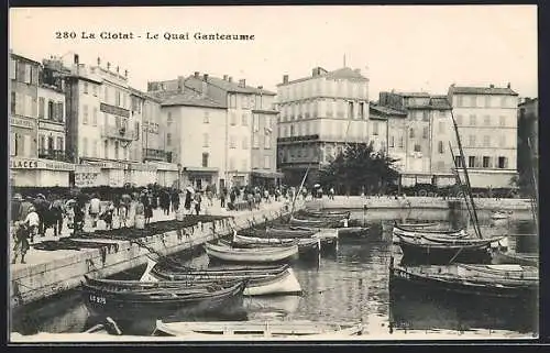 AK La Ciotat, Le Quai Ganteaume avec bateaux amarrés et foule animée