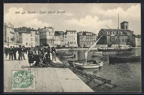 AK La Ciotat, Quai Louis Benet avec bateaux et foule sur le quai