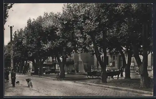 AK Gardanne, Cours de la République avec arbres et calèches