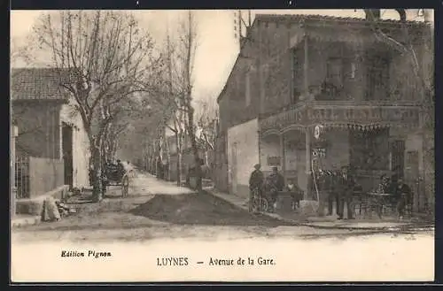 AK Luynes, Avenue de la Gare avec café et passants