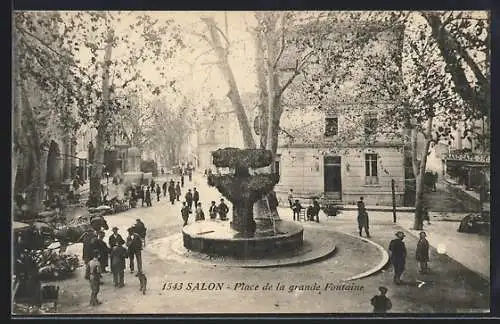 AK Salon, Place de la grande Fontaine avec passants et arbres majestueux