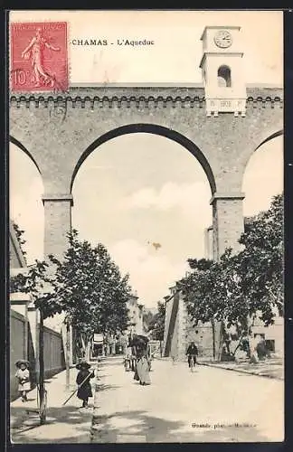 AK Chamas, L`Aqueduc et rue animée avec passants et cyclistes