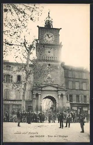 AK Salon, Tour de l`Horloge avec passants sur la place