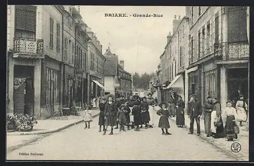 AK Briare, Grande-Rue, Strassenpartie