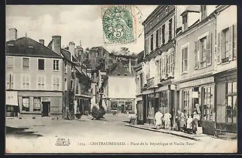 AK Chateaurenard, Place de la Republique et VieilleTour