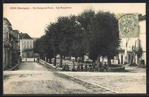 AK Lisle /Dordogne, Du Champ de Foire, Les Banquettes