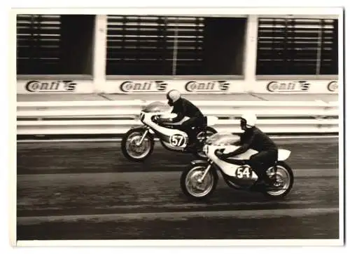 Fotografie Motorsport, Motorradrennen auf dem Nürburgring, Motorrad, Rennmotorrad Startnummer 57 & 54