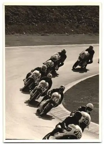 Fotografie Motorsport, Motorradrennen auf dem Nürburgring, Motorrad, Rennmotorräder kurz nach dem Start