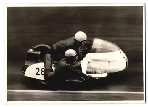 Fotografie Motorradrennen Nürburgring Rennmotorrad mit Seitenwagen Startnummer 28