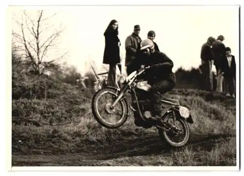 Fotografie Motorrad Geländerennen - Motocross, Rennmotorrad Startnummer 51