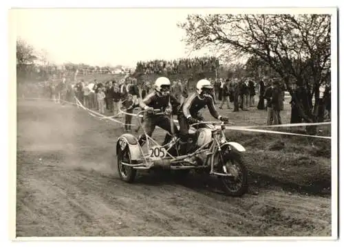 Fotografie Motorrad Geländerennen - Motocross, Rennmotorrad BMW mit Seitenwagen Startnummer 205