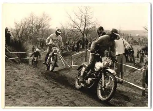 Fotografie Motorrad Geländerennen - Motocross, Rennmotorrad Triumph Startnummer 145